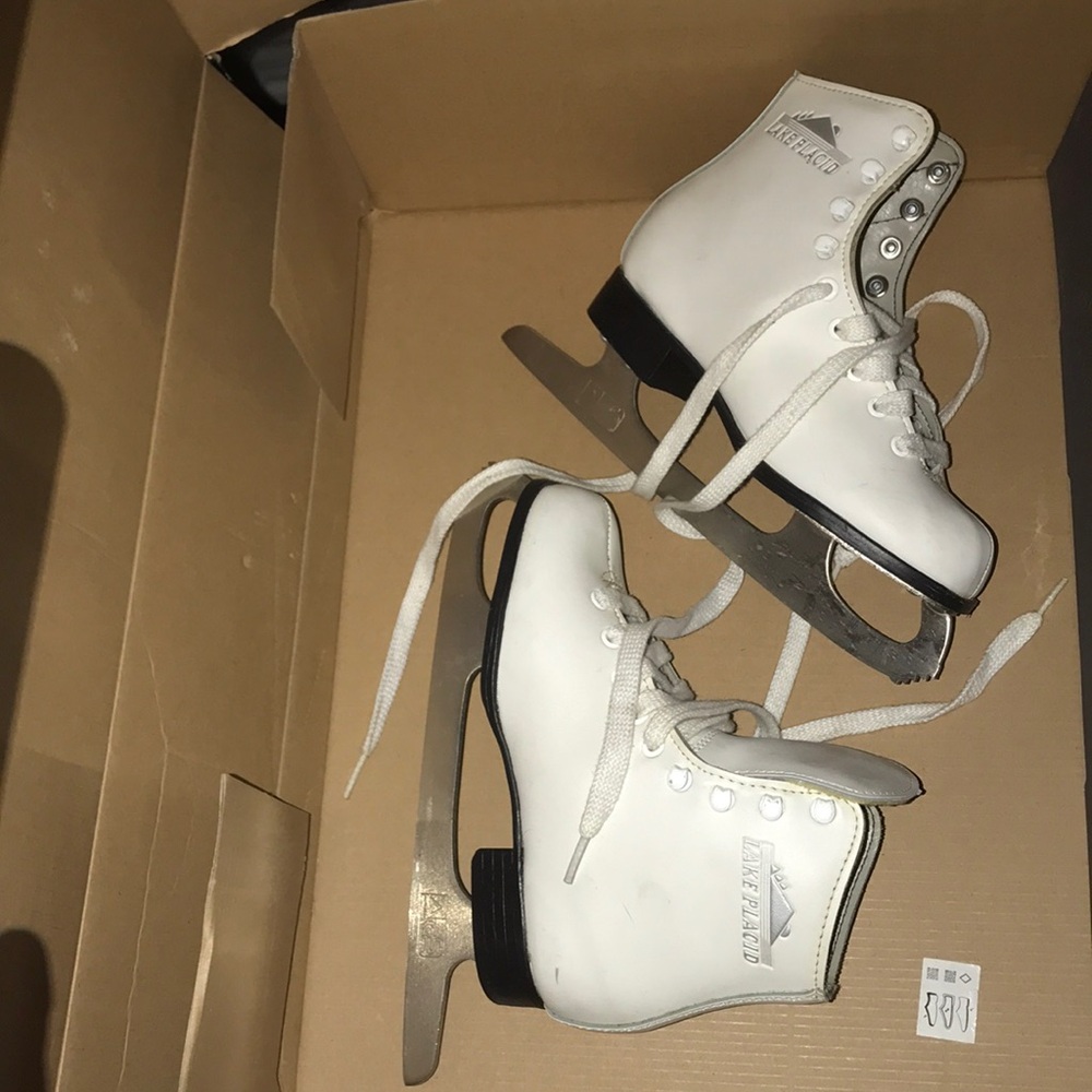 Lake Placid Girl's Lace Up Ice Skates Sz 7/8